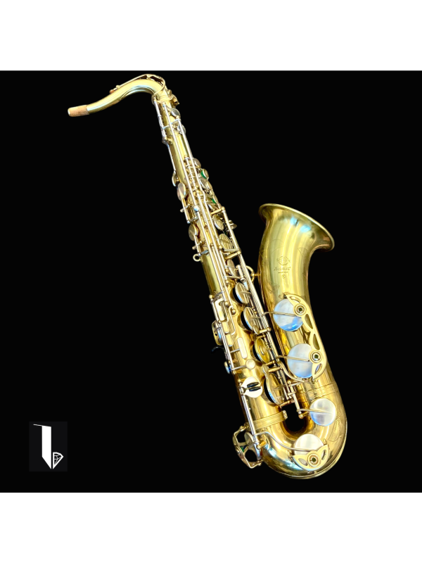 Saxophone tenor Selmer MARK VI .
